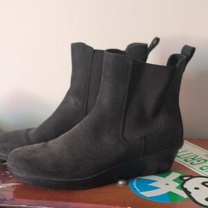 Ecco Black Fabric Detail